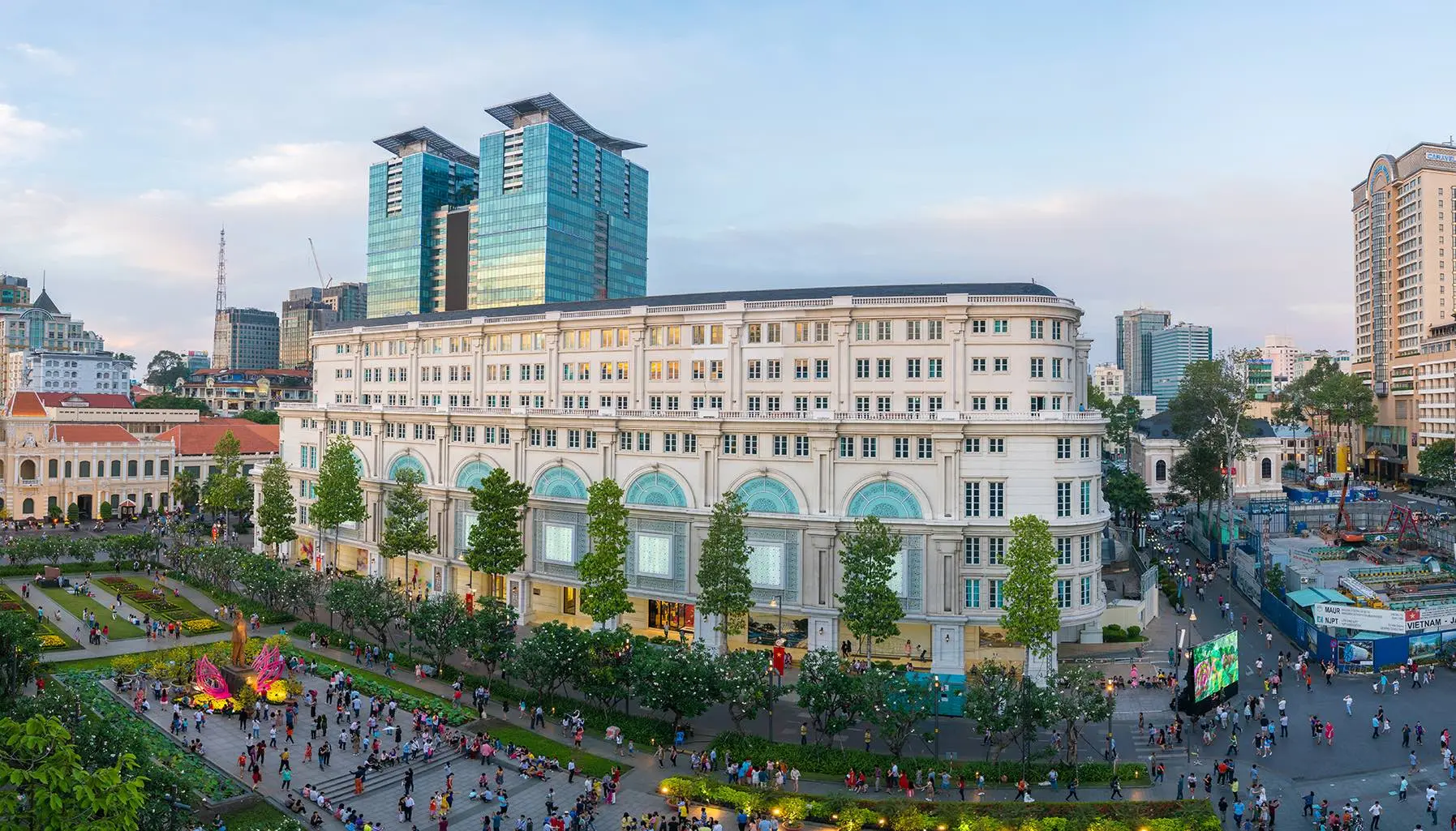 Mandarin Oriental, Saigon